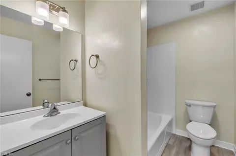 Bath - 3404 Hardee Ct, Hampton, VA 23666 photo 2 of 3