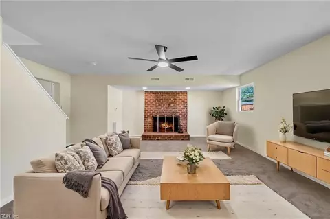 Living - 3404 Hardee Ct, Hampton, VA 23666 photo 3 of 3