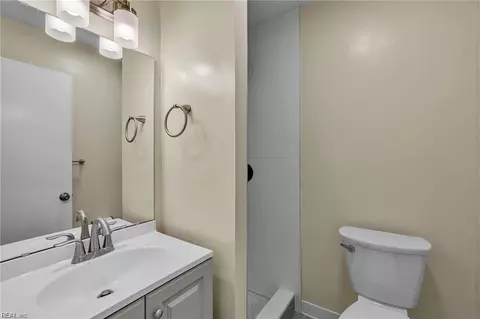 Bath - 3404 Hardee Ct, Hampton, VA 23666 photo 1 of 3