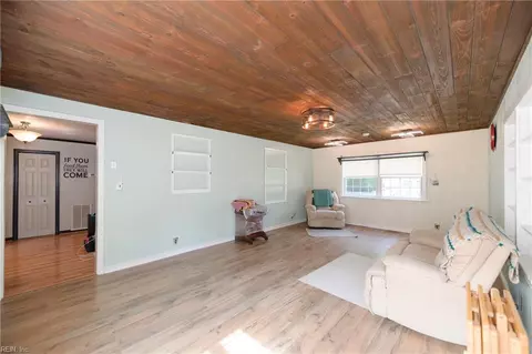 Living - 22 Plaza Dr, Hampton, VA 23669 photo 4 of 4