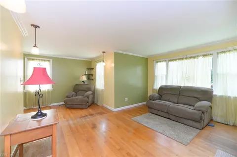 Living - 22 Plaza Dr, Hampton, VA 23669 photo 1 of 4