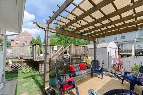 Exterior - 22 Plaza Dr, Hampton, VA 23669 photo 5 of 8