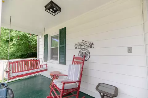 Exterior - 22 Plaza Dr, Hampton, VA 23669 photo 3 of 8