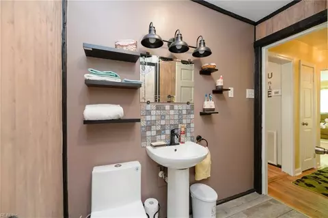 Bath - 22 Plaza Dr, Hampton, VA 23669 photo 1 of 3