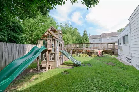 Exterior - 22 Plaza Dr, Hampton, VA 23669 photo 4 of 8