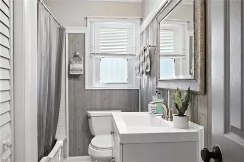 Bath - 106 Lighthouse Dr, Hampton, VA 23664 photo 1 of 5