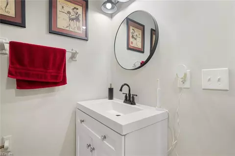 Bath - 106 Lighthouse Dr, Hampton, VA 23664 photo 3 of 5