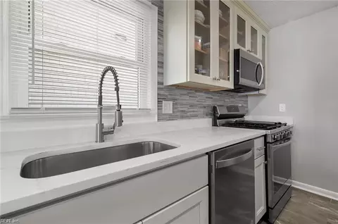 Kitchen - 106 Lighthouse Dr, Hampton, VA 23664 photo 3 of 3