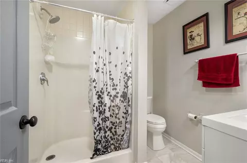 Bath - 106 Lighthouse Dr, Hampton, VA 23664 photo 2 of 5