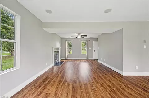 6742 Amanda Ct, Gloucester, VA 23061 photo 9