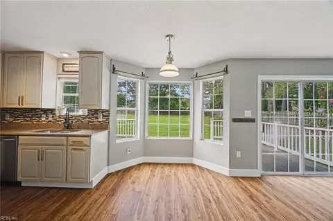 6742 Amanda Ct, Gloucester, VA 23061 photo 10