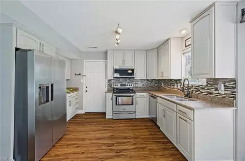 6742 Amanda Ct, Gloucester, VA 23061 photo 12