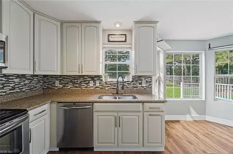 6742 Amanda Ct, Gloucester, VA 23061 photo 13