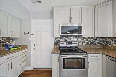 6742 Amanda Ct, Gloucester, VA 23061 photo 14