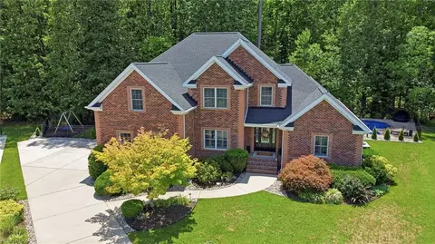 409 Torre Pine Ct, Chesapeake, VA 23322