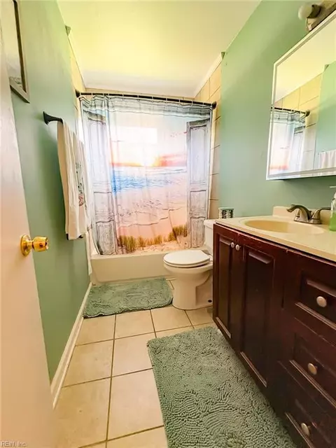Bath - 641 Nottingham Dr, Hampton, VA 23669 photo 2 of 2
