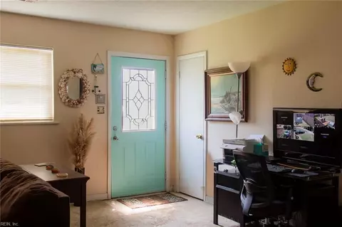Entry Way - 641 Nottingham Dr, Hampton, VA 23669 photo 1 of 1