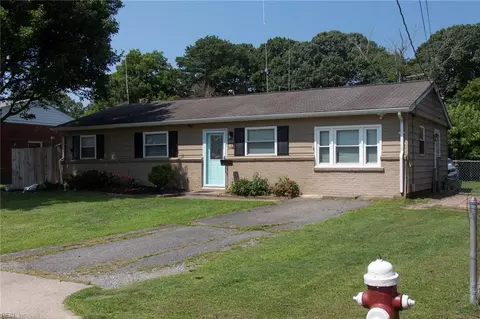 Exterior - 641 Nottingham Dr, Hampton, VA 23669 photo 2 of 6