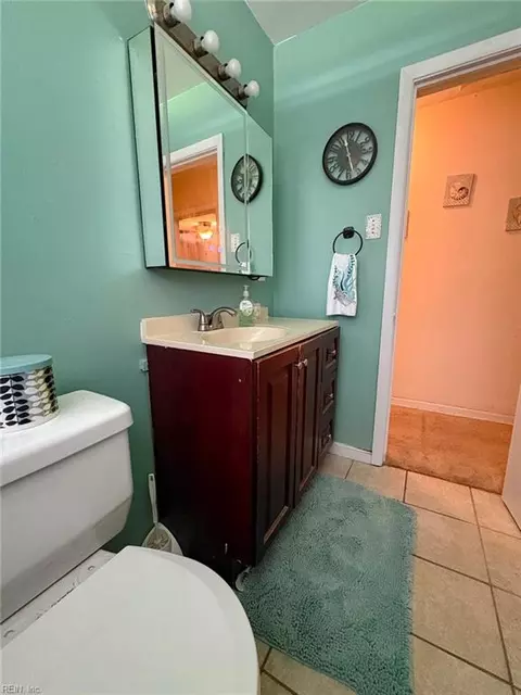 Bath - 641 Nottingham Dr, Hampton, VA 23669 photo 1 of 2
