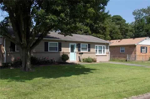 Exterior - 641 Nottingham Dr, Hampton, VA 23669 photo 3 of 6