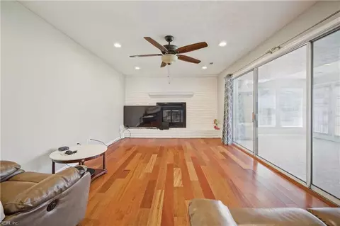 Living - 203 Skipper Ct, Hampton, VA 23669 photo 4 of 5
