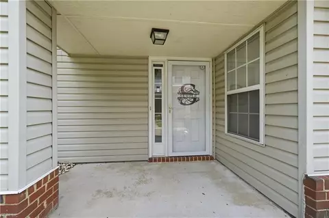 Exterior - 4606 Old Fox Trl, Chesapeake, VA 23321 photo 2 of 3