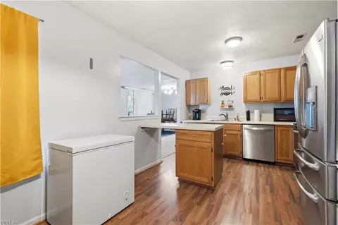 Kitchen - 4606 Old Fox Trl, Chesapeake, VA 23321 photo 2 of 3