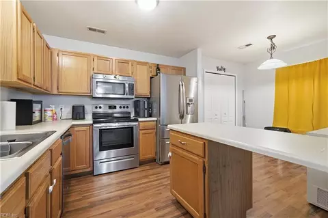 Kitchen - 4606 Old Fox Trl, Chesapeake, VA 23321 photo 3 of 3