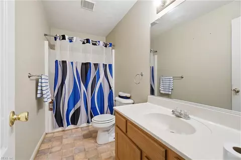 Bath - 4606 Old Fox Trl, Chesapeake, VA 23321 photo 2 of 4