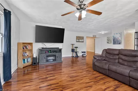 713 Pelham Dr, Hampton, VA 23669 photo 7