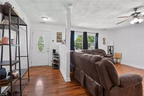 713 Pelham Dr, Hampton, VA 23669 photo 4
