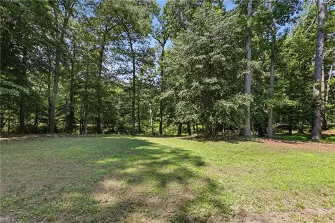 Exterior - 16 Dashiell Dr, Smithfield, VA 23430 photo 8 of 9