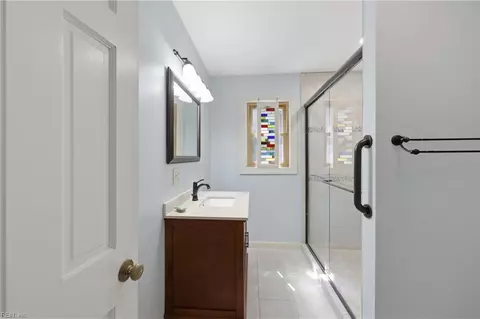 Bath - 16 Dashiell Dr, Smithfield, VA 23430 photo 1 of 6