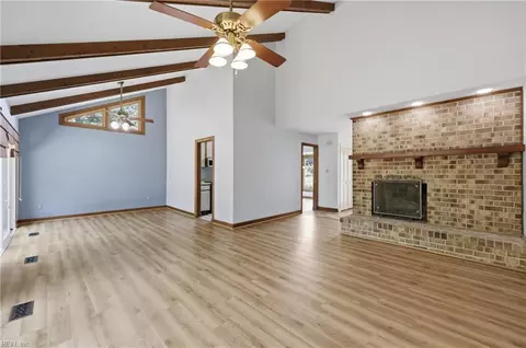 Living - 16 Dashiell Dr, Smithfield, VA 23430 photo 2 of 6