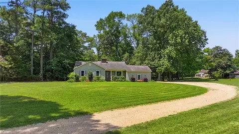 Exterior - 16 Dashiell Dr, Smithfield, VA 23430 photo 2 of 9