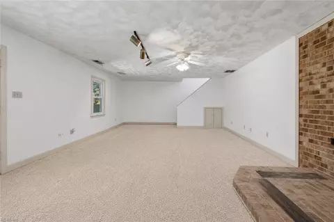 Living - 16 Dashiell Dr, Smithfield, VA 23430 photo 5 of 6