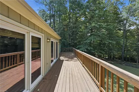 Exterior - 16 Dashiell Dr, Smithfield, VA 23430 photo 5 of 9