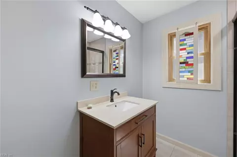 Bath - 16 Dashiell Dr, Smithfield, VA 23430 photo 2 of 6