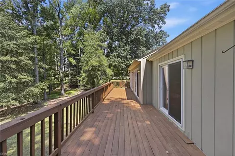 Exterior - 16 Dashiell Dr, Smithfield, VA 23430 photo 7 of 9