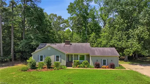 Exterior - 16 Dashiell Dr, Smithfield, VA 23430 photo 4 of 9