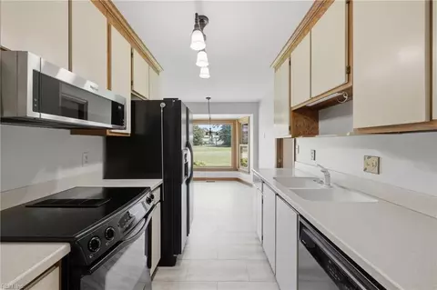 Kitchen - 16 Dashiell Dr, Smithfield, VA 23430 photo 1 of 2
