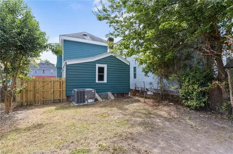 Exterior - 509 N Mallory St, Hampton, VA 23663 photo 3 of 4