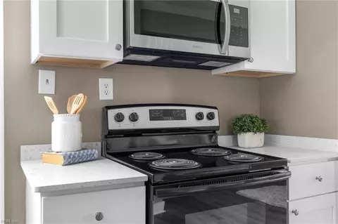 Kitchen - 509 N Mallory St, Hampton, VA 23663 photo 2 of 2