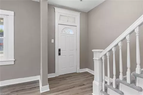 Entry Way - 509 N Mallory St, Hampton, VA 23663 photo 1 of 3