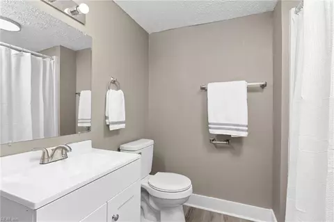 Bath - 509 N Mallory St, Hampton, VA 23663 photo 1 of 2