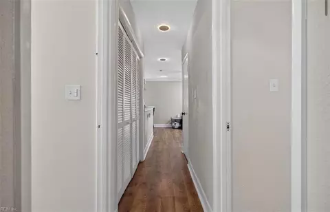 Entry Way - 108 Clover St, Hampton, VA 23669 photo 2 of 2