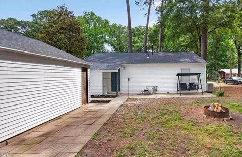 Exterior - 108 Clover St, Hampton, VA 23669 photo 5 of 6