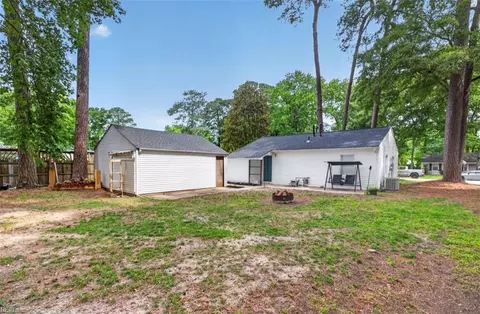 Exterior - 108 Clover St, Hampton, VA 23669 photo 4 of 6