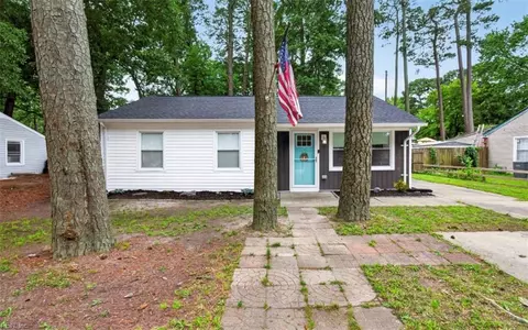 Exterior - 108 Clover St, Hampton, VA 23669 photo 1 of 6