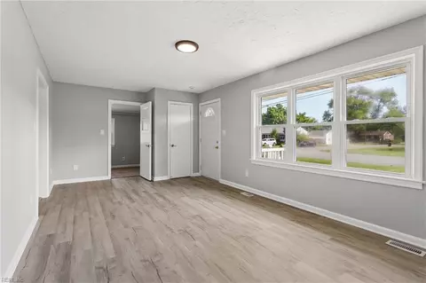 Living - 1813 Canterbury Rd, Hampton, VA 23666 photo 4 of 9